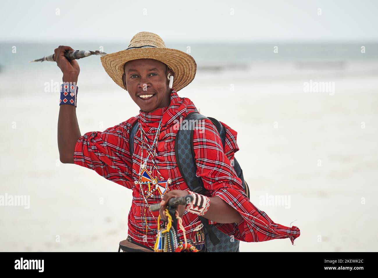 Samburu Maasai tribu autochtone peuple kényan portrait Zanzibar Tanzanie portant des costumes traditionnels vêtements. Voyager guerrier Masai Kenya sur le D Banque D'Images