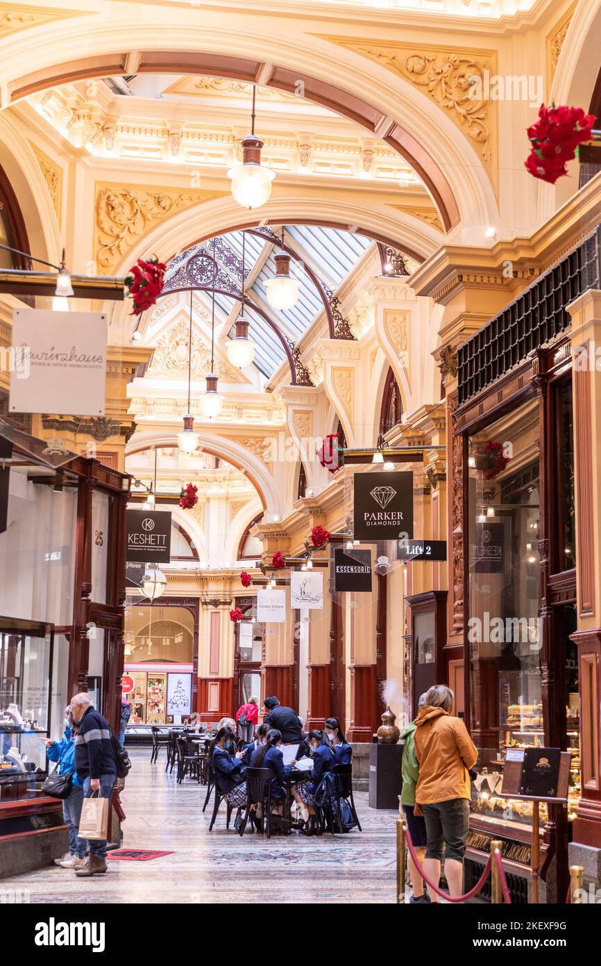 The Block Arcade à Bourke Street Melbourne, Victoria avec des acheteurs qui parcourent les magasins, en Australie Banque D'Images