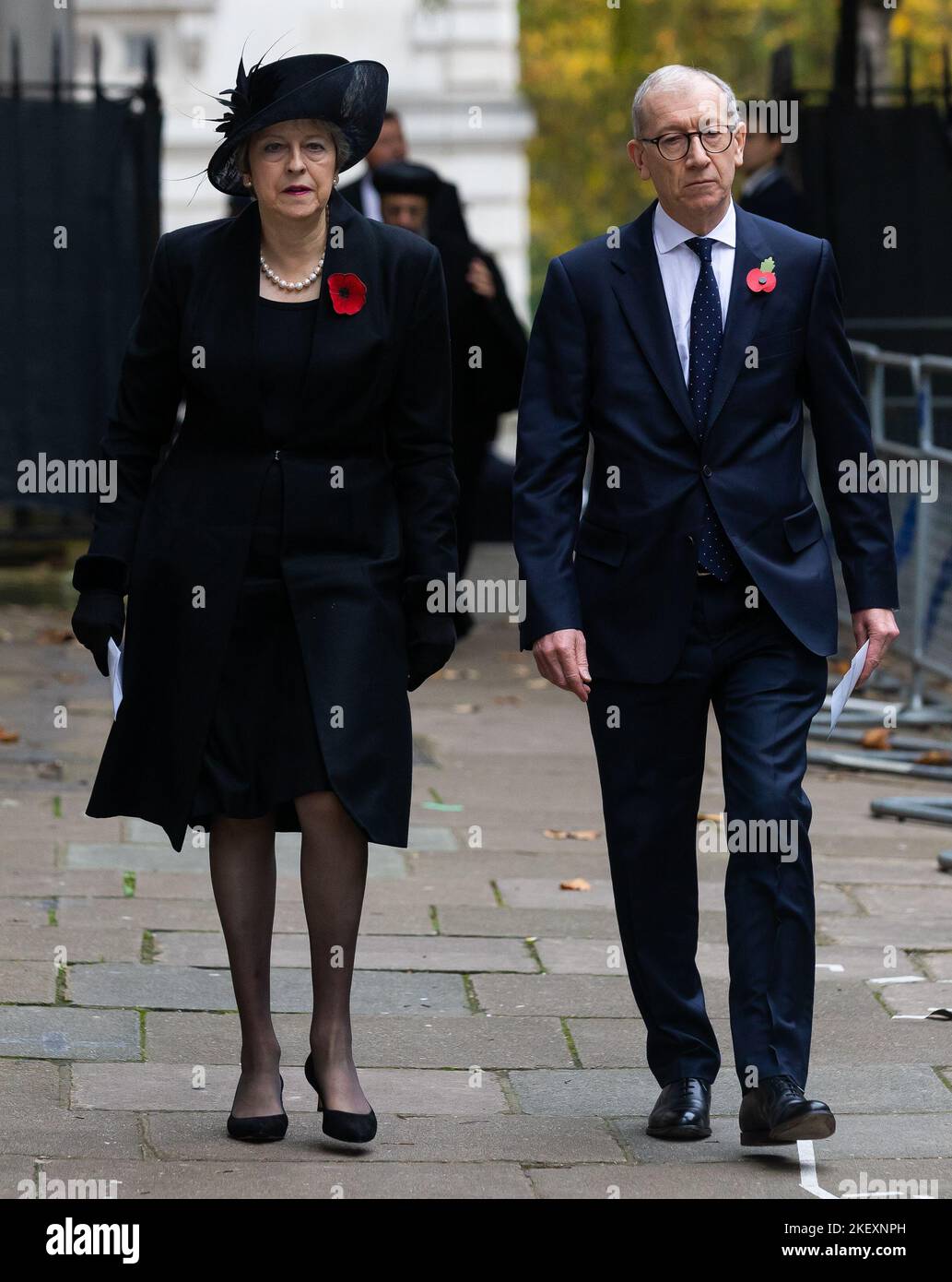 Londres, Royaume-Uni. 13th novembre 2022. Theresa May et Philip May traversent Downing Street pour assister au service du dimanche du souvenir au Cenotaph à Londres. Crédit : SOPA Images Limited/Alamy Live News Banque D'Images