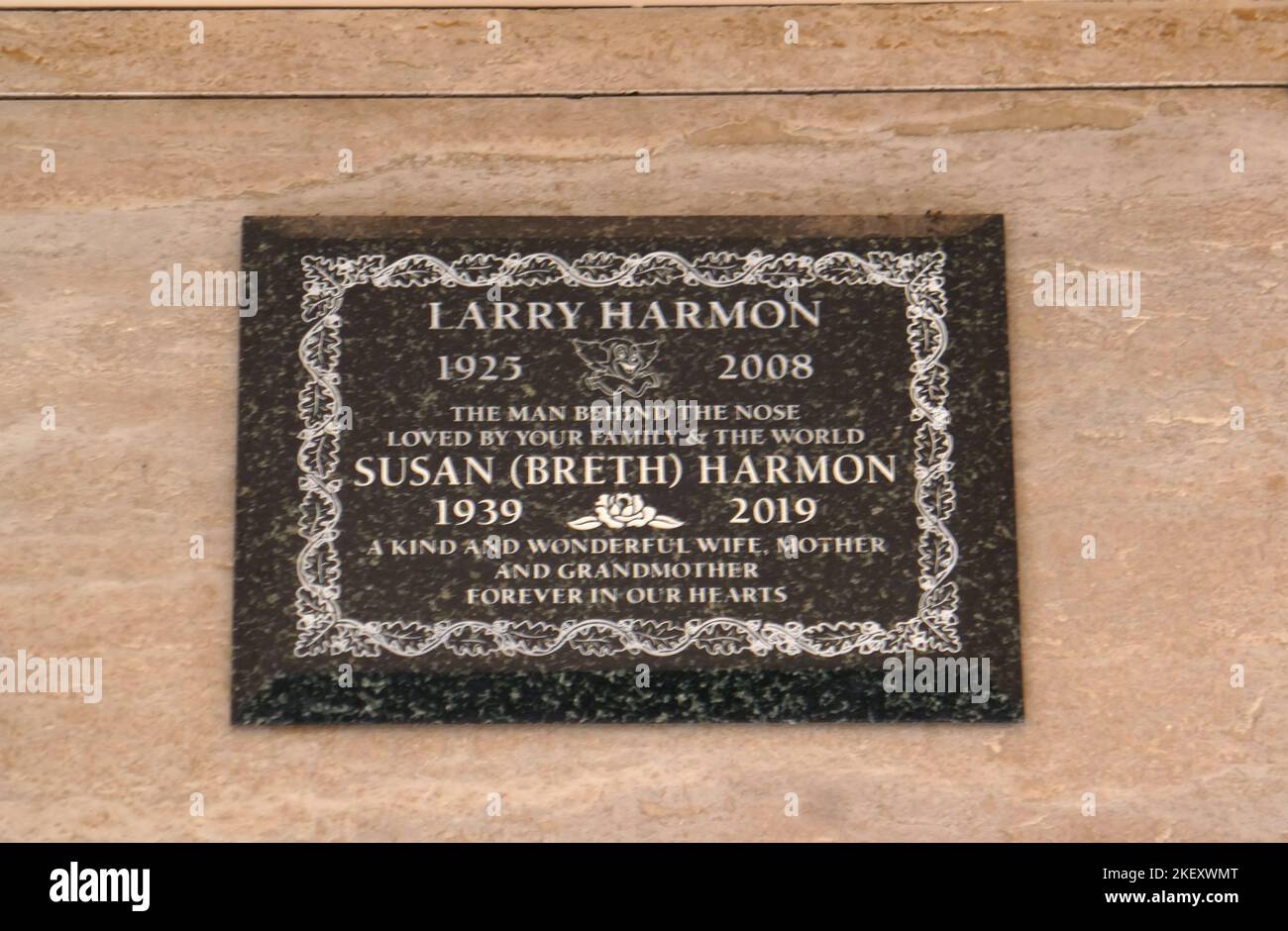 Los Angeles, Californie, États-Unis 10th novembre 2022 acteur Larry Harmon, alias Bozo le clown, tombe dans les jardins du patrimoine au Parc commémoratif du Mont Sinaï sur 10 novembre 2022 à Los Angeles, Californie, États-Unis. Photo par Barry King/Alay stock photo Banque D'Images