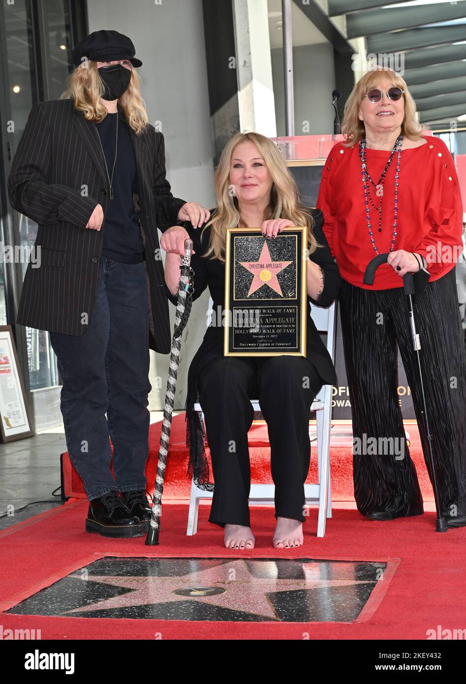 Los Angeles, États-Unis. 14th novembre 2022. Sadie Grace Lenble, Christina Applegate et Nancy Priddy sur Hollywood Boulevard, où l'actrice Christina Applegate a été honorée par une étoile sur le Hollywood Walk of Fame. Crédit photo : Paul Smith/Alamy Live News Banque D'Images