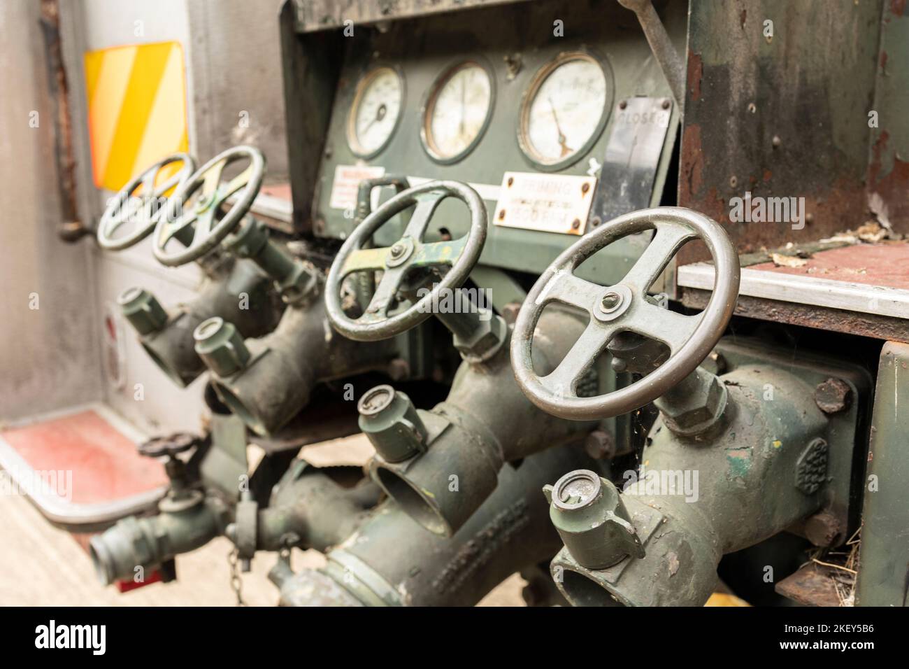 Commandes de la pompe sur Vintage Fire Engine, mise au point sélectionnée Banque D'Images