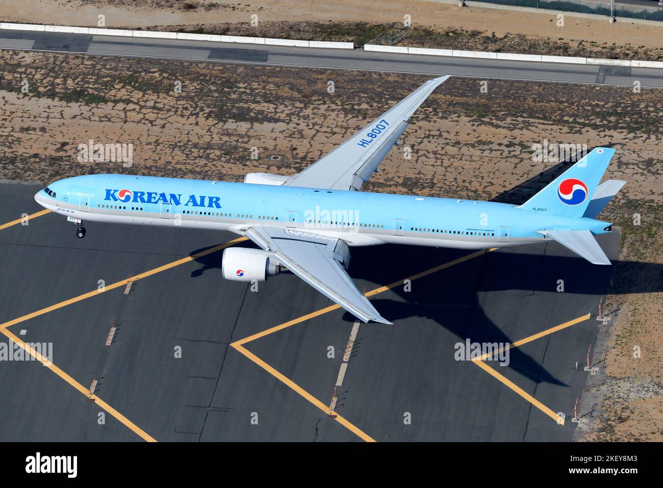 Un Boeing 777 de Korean Air débarque à l'aéroport. Avion 777300ER