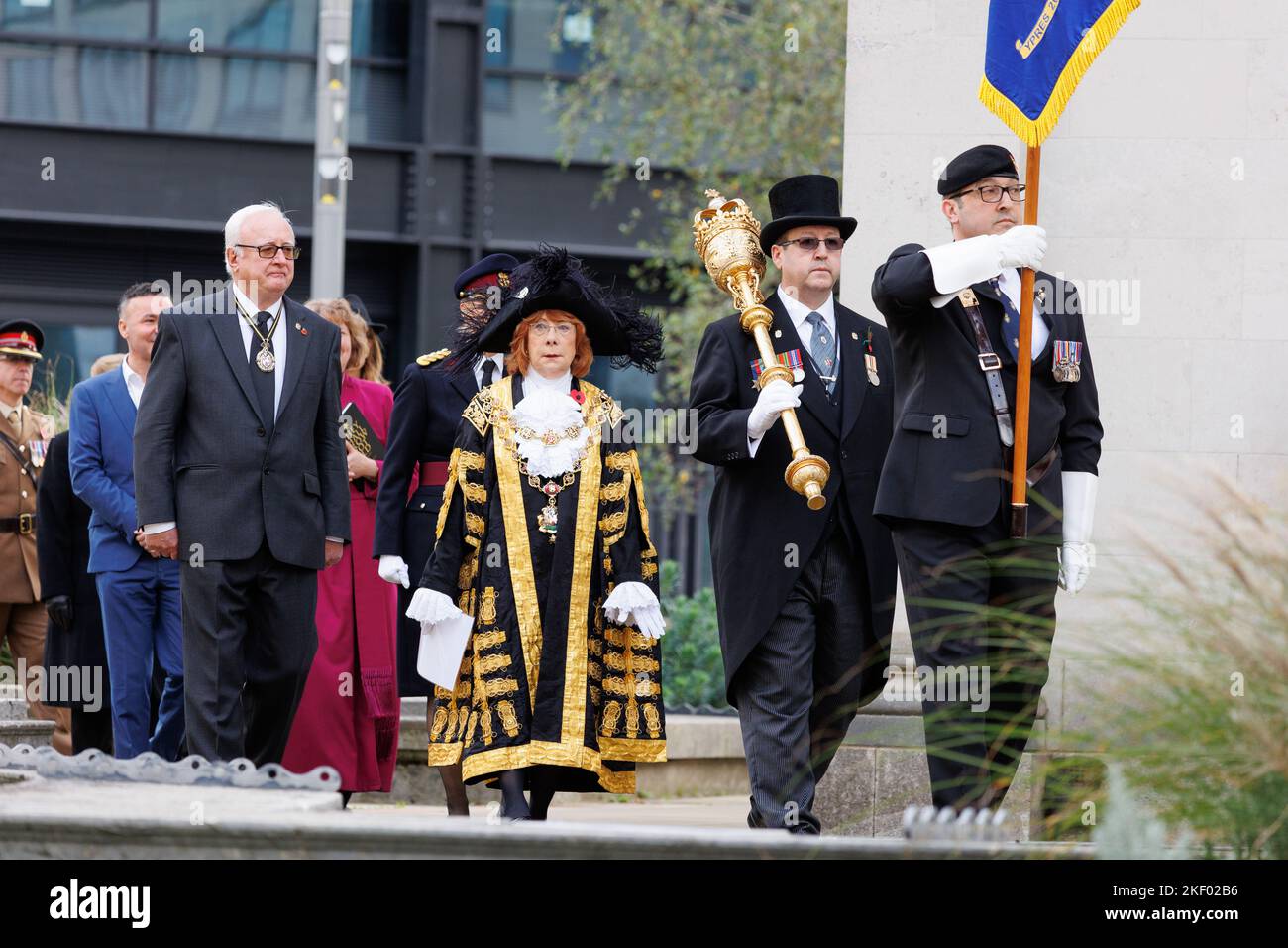 Le service Aristice dans le centre-ville de Birmingham au 11am sur 11 novembre 2022. Le service auquel assistait le Maire a eu lieu à l'extérieur de la salle de la mémoire. Banque D'Images