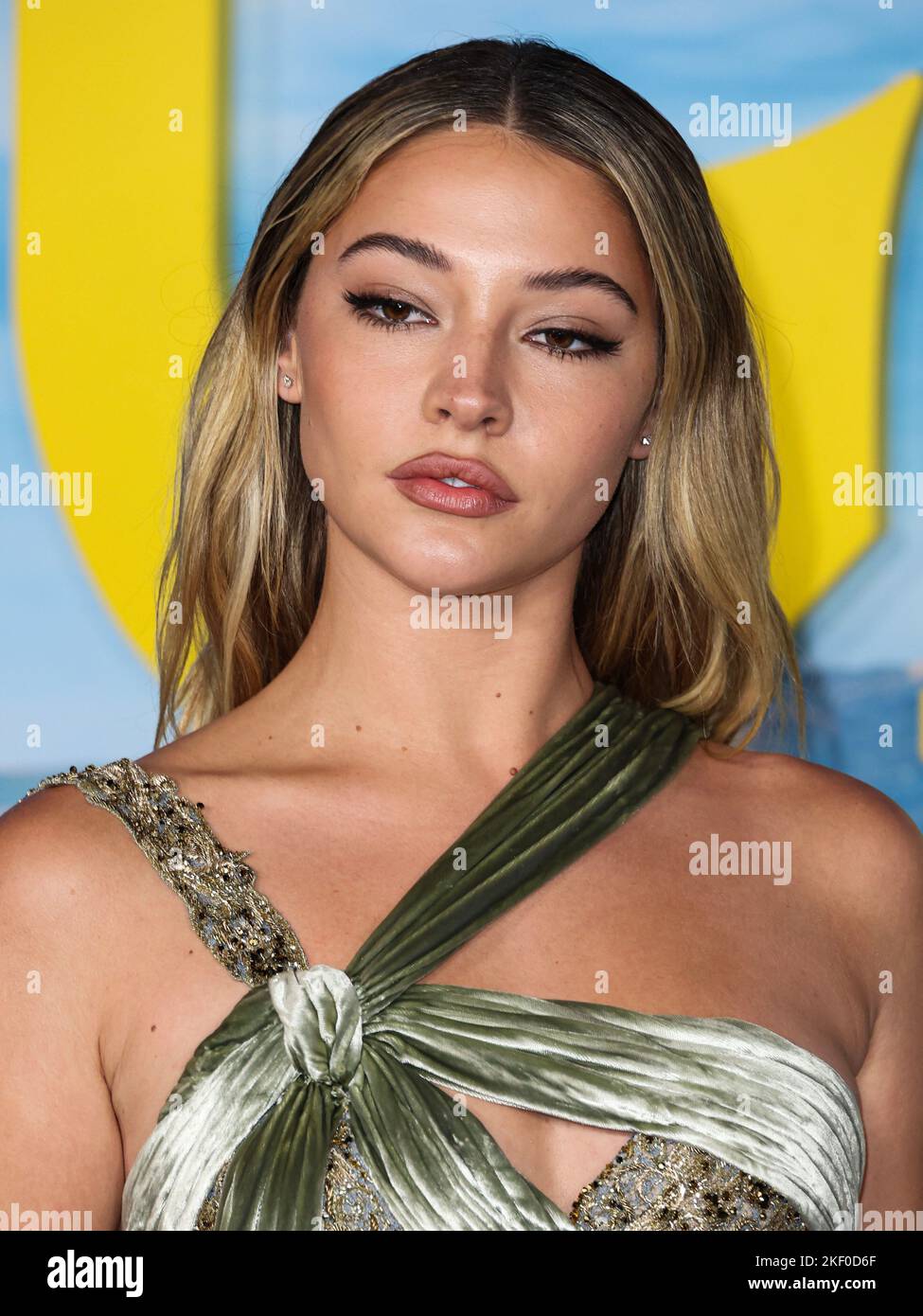 Madelyn Cline arrive à la première américaine de Netflix 'Glass Onion: A Knives Out Mystery', qui s'est tenue au musée Academy of Motion Pictures on 14 novembre 2022 à Los Angeles, Californie, États-Unis. (Photo de David Acosta/image Press Agency/NurPhoto) Credit: NurPhoto/Alay Live News Banque D'Images