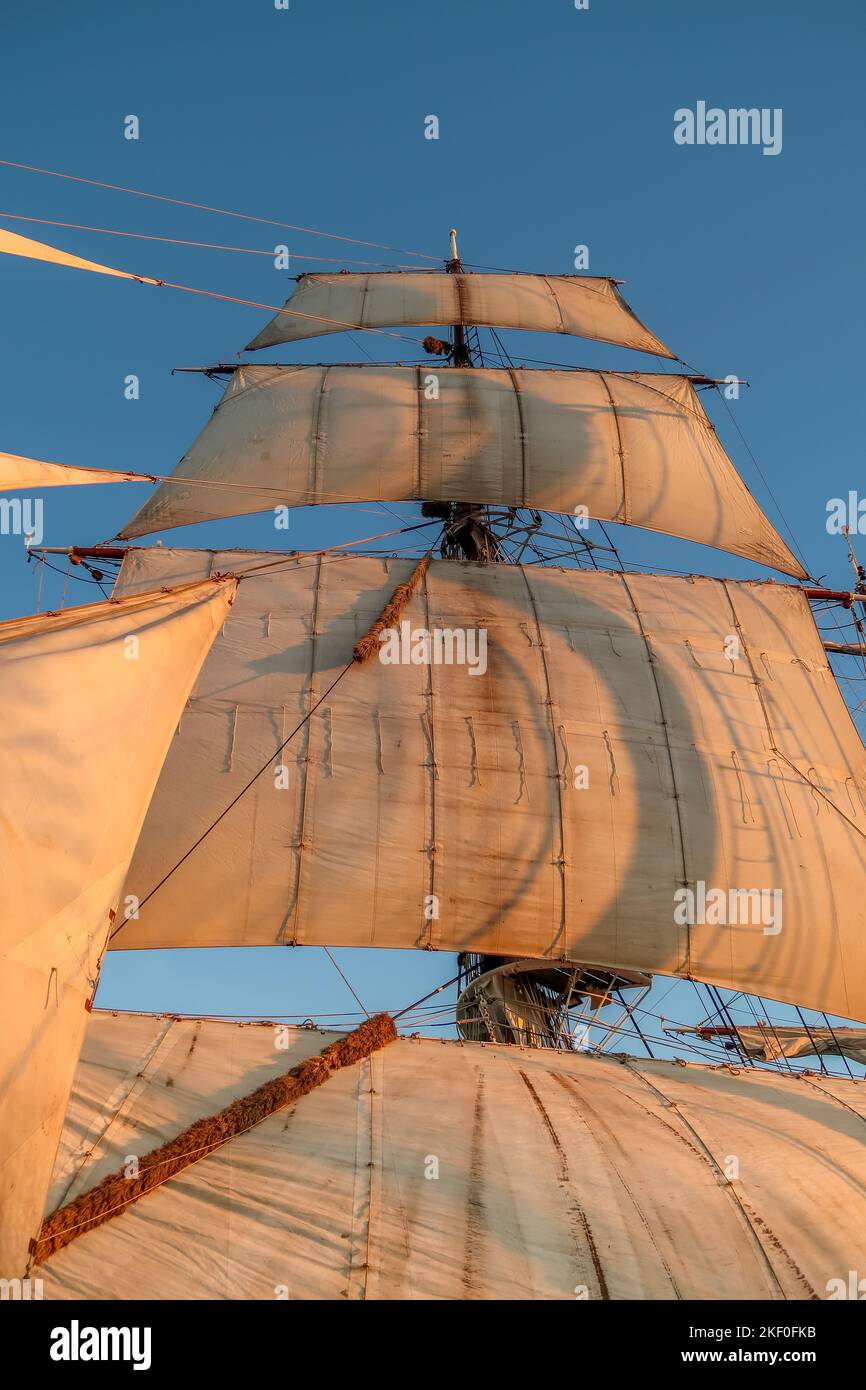 Den Helder, pays-Bas. Novembre 2022. Voiliers historiques dans le port de Den Helder. Photo de haute qualité Banque D'Images