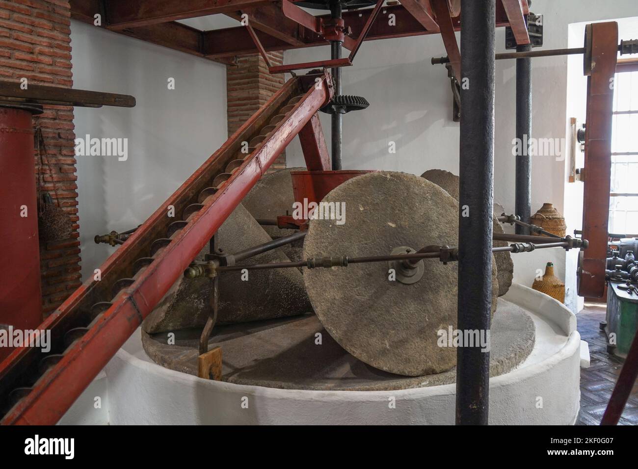 Ancienne presse à olives exposée au Musée ethnologique Mijas, Andalousie, Espagne Banque D'Images