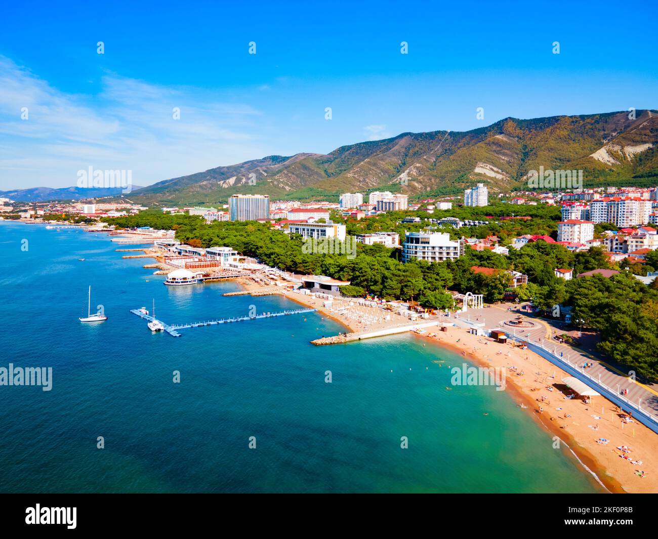 Erkak uxlaydi va uning yonida ayol sikishadi. Kamonga porno sayohat