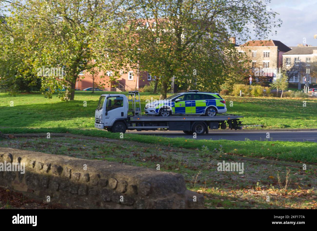 Voiture de police transportée à l'arrière d'un camion à Colchester, dans l'Essex Banque D'Images