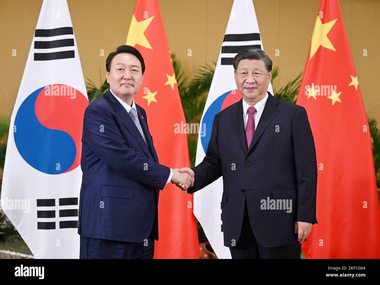 Bali, Indonésie. 15th novembre 2022. Le président chinois Xi Jinping rencontre le président sud-coréen Yoon Suk-yeol à Bali, Indonésie, le 15 novembre 2022. Credit: Zhang Ling/Xinhua/Alay Live News Banque D'Images