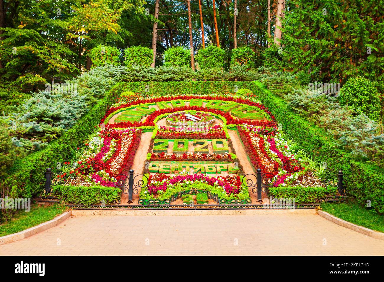 Kislovodsk, Russie - 28 septembre 2020 : Calendrier floral dans le parc national de Kislovodsk dans la ville de Kislovodsk, Russie Banque D'Images