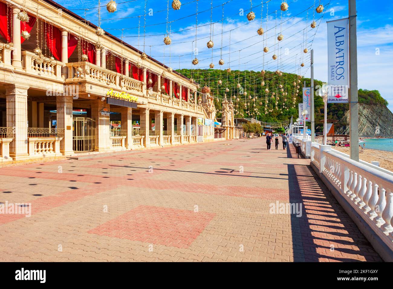 Arkhipo-Osipovka, Russie - 03 octobre 2020 : Albatros est un complexe hôtelier situé dans la station balnéaire d'Arkhipo Osipovka, près de Gelendzhik, sur le lac Banque D'Images