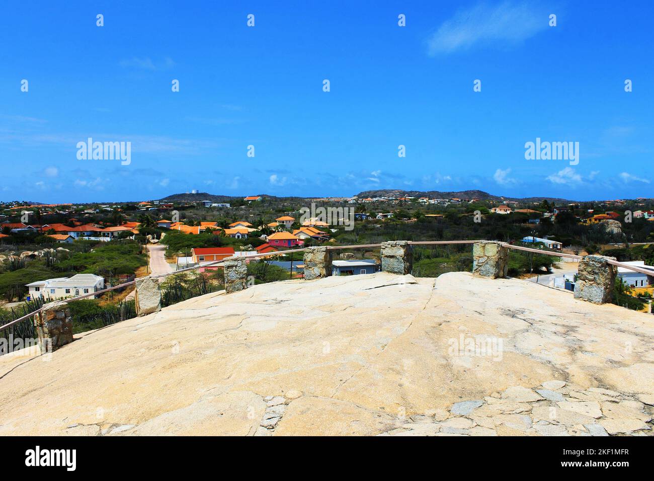 Île d'Aruba vue de la formation de roche de Calibari Banque D'Images