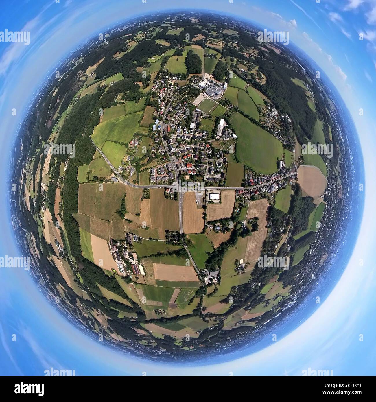 Vue aérienne, vue du quartier Herzkamp, photographie fisheye, photographie à 360 degrés, Hasslinghausen, Sprockhövel, Région de la Ruhr, Rhénanie-du-Nord-Westphalie, Ger Banque D'Images