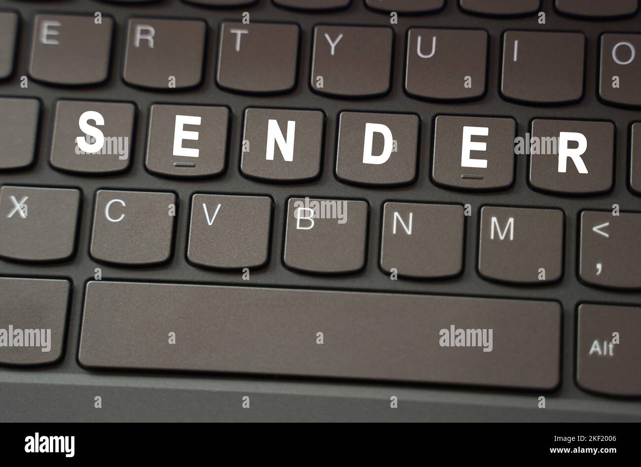 Concept Internet. Sur le clavier noir, l'inscription est mise en évidence en blanc - EXPÉDITEUR Banque D'Images