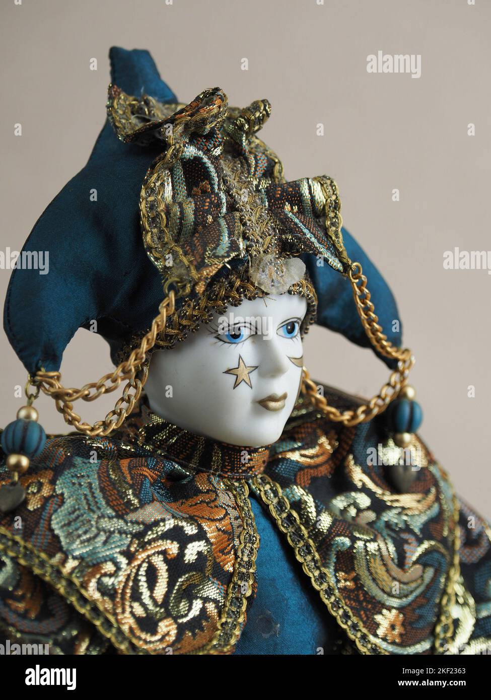 Poupée De Collection Musicale En Porcelaine - Arlequin Vintage 26 Cm