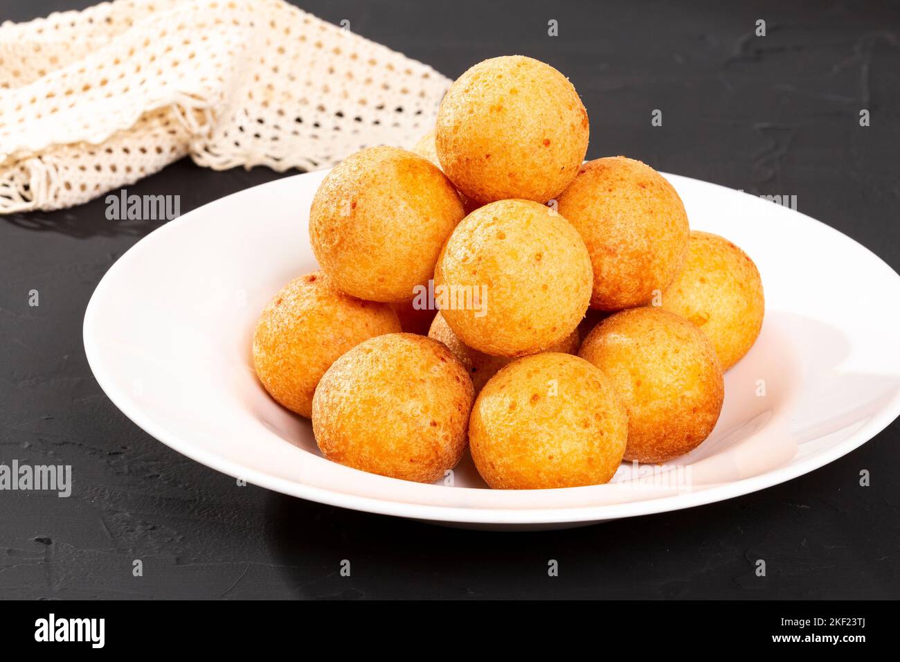 Beignets cuisine colombienne traditionnelle; beignets de farine de fromage frit Banque D'Images