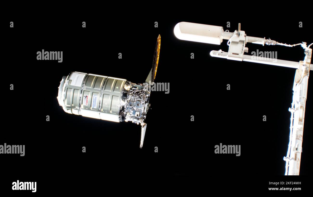 Station spatiale internationale, ORBITE TERRESTRE. 09 novembre 2022. Le Northrop Grumman Cygnus, un cargo spatial sans pilote, s'approche pour s'amarrer avec le module Unity à la Station spatiale internationale, 9 novembre 2022, dans l'orbite terrestre. Credit: NASA/NASA/Alamy Live News Banque D'Images