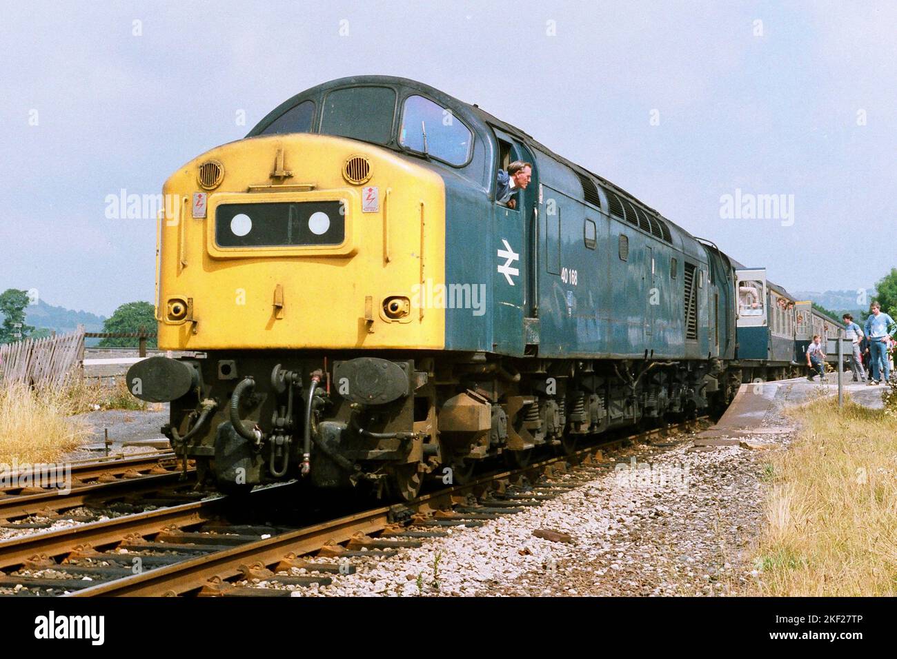 40168, ex-Haymarket Scottish Class 40, s'arrête à la gare Appleby-in-Westmorland sur la ligne Settle & Carlisle avec 1E23, le service 10,40 Carlisle - Leeds, le 21st juillet 1984. Banque D'Images