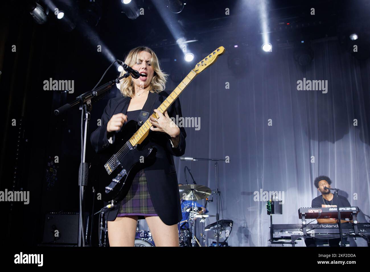 BARCELONE - 3 NOVEMBRE : Wolf Alice (groupe de rock alternatif) se présente sur scène à Apolo sur 3 novembre 2022 à Barcelone, Espagne. Banque D'Images