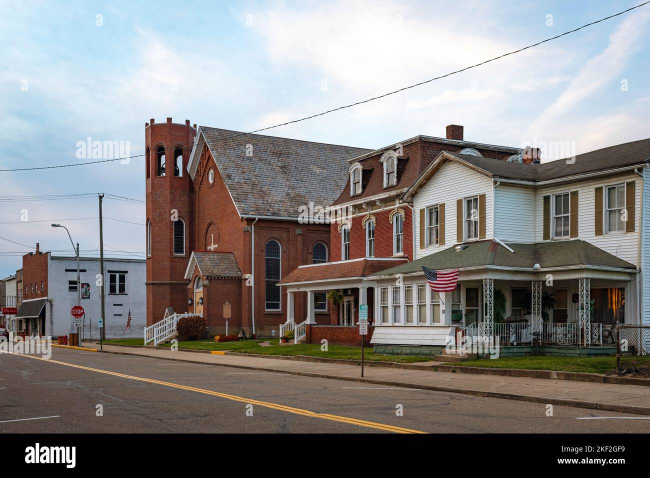 Dennison, Ohio, États-Unis- 24 octobre 2022 : vue sur les bâtiments historiques dont la chapelle ferroviaire sur Grant Street dans le quartier historique de de Banque D'Images