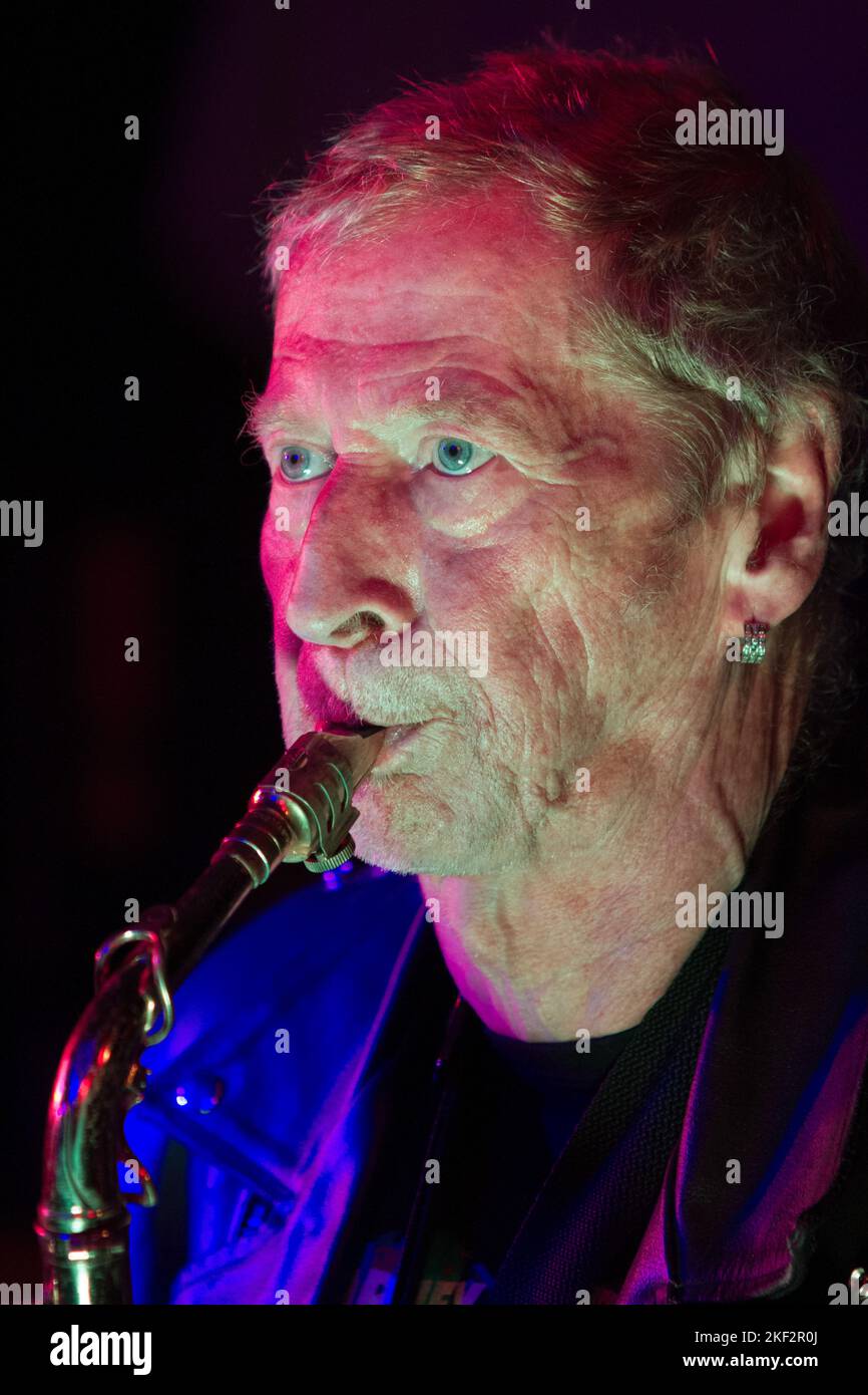 Nik Turner au concert du Mémorial du juge Trev, 24 novembre 2012 au Brunswick, Hove Banque D'Images