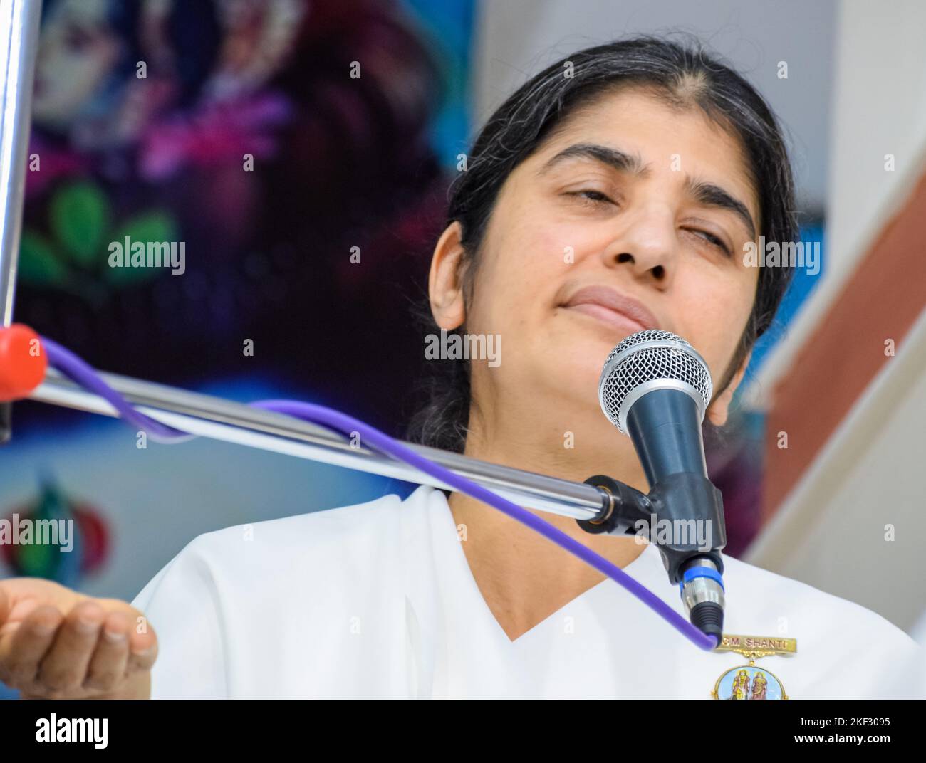 New Delhi, Inde, 16 octobre 2022 – BK Shivani pendant la session de méditation, Shivani Verma, mieux connu sous le nom de BK Shivani, est un professeur dans le Brahma Kumari Banque D'Images