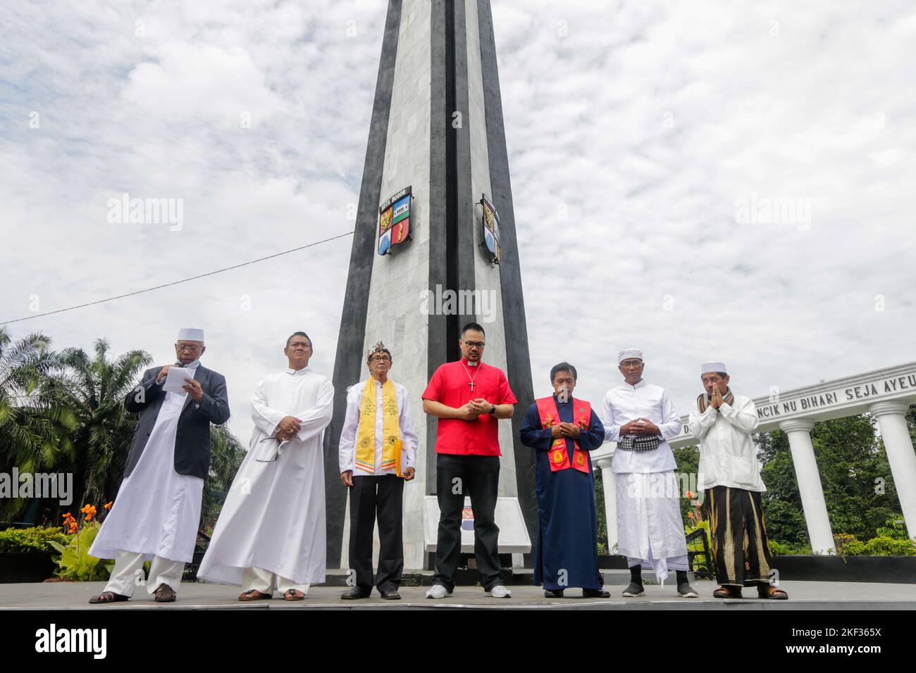 BOGOR, INDONÉSIE - 16 novembre 2022 : six chefs religieux commémorent la Journée internationale de la tolérance à Bogor City, Indonésie, 16 novembre 2022 Banque D'Images