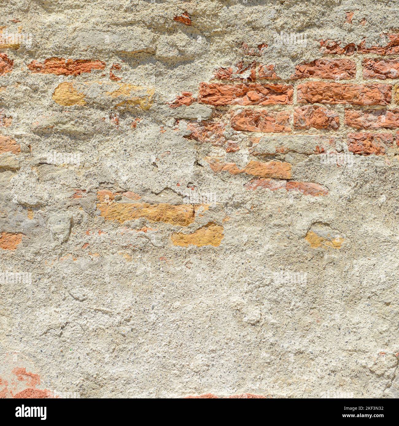 Vieux mur de brique avec fond de brique rouge, fissure de béton, fond de mur vintage Banque D'Images