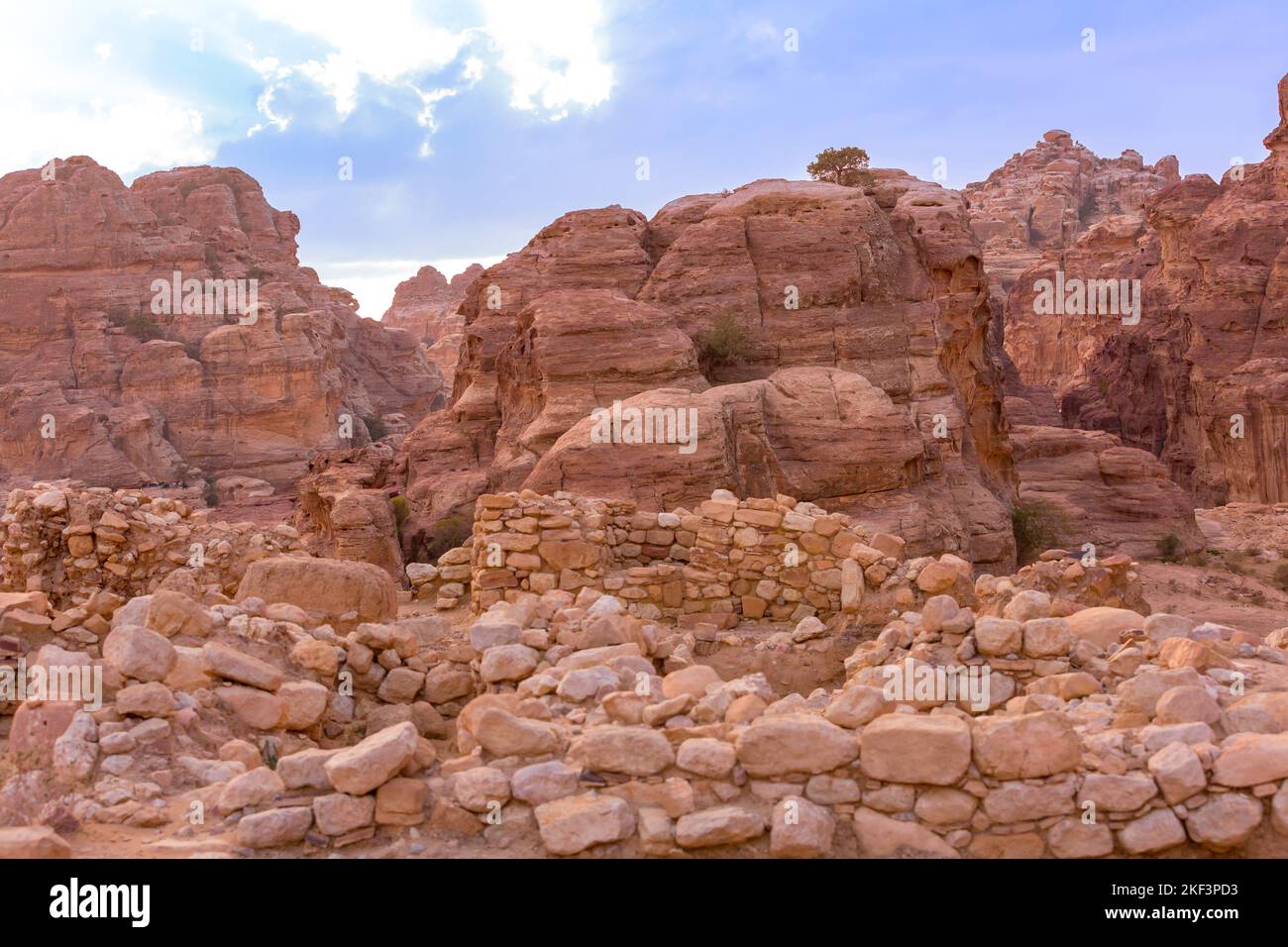 Les ruines d'Al Beidha d'une colonie préhistorique au Moyen-Orient, situé près de la petite Petra Siq al-Barid, en Jordanie Banque D'Images