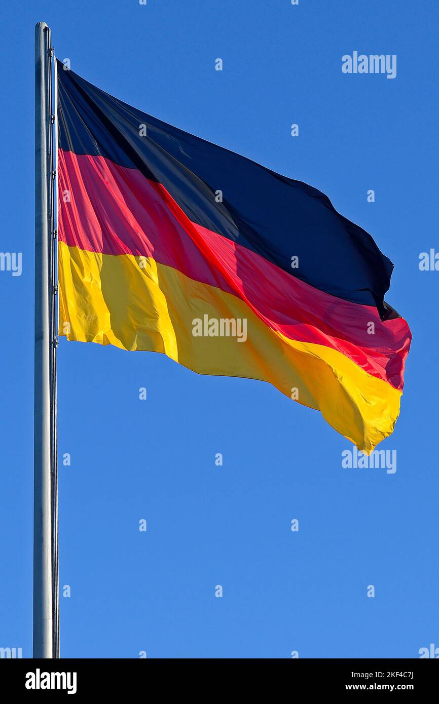 Deutschlandfahne, Reichstag Berlin, Berlin, Allemagne, blauer Himmel, Deutsche Fahne, Schwarz-Rot-Gold, Banque D'Images