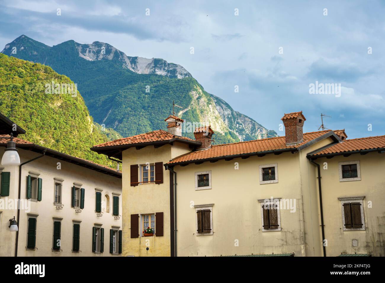 Extérieur des bâtiments historiques de Venzone, province d'Udine, Friuli-Venezia Giulia, Italie Banque D'Images