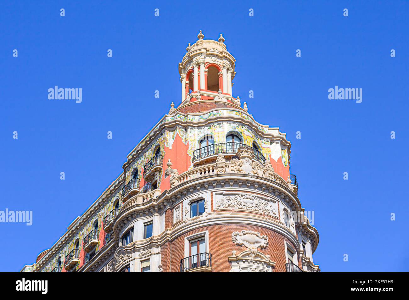 Valence, Espagne - 5 novembre 2022: Architecture extérieure du bâtiment colonial de la Banque de Valence. Le monument est une attraction touristique. Banque D'Images