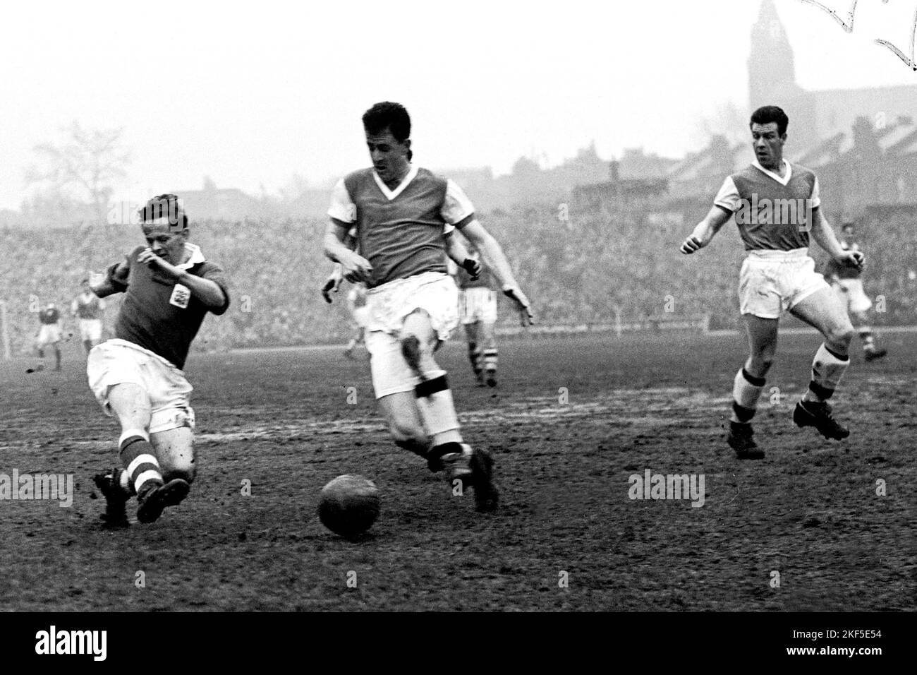 (GD) Gordon Astall de Birmingham City tire un coup de feu avant que