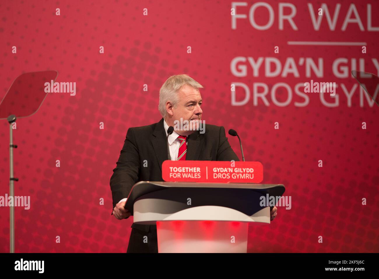 Carwyn Jones AM, Premier ministre du pays de Galles, s'adressant à la Conférence du travail gallois à Llandudno, pays de Galles, 2017 Banque D'Images