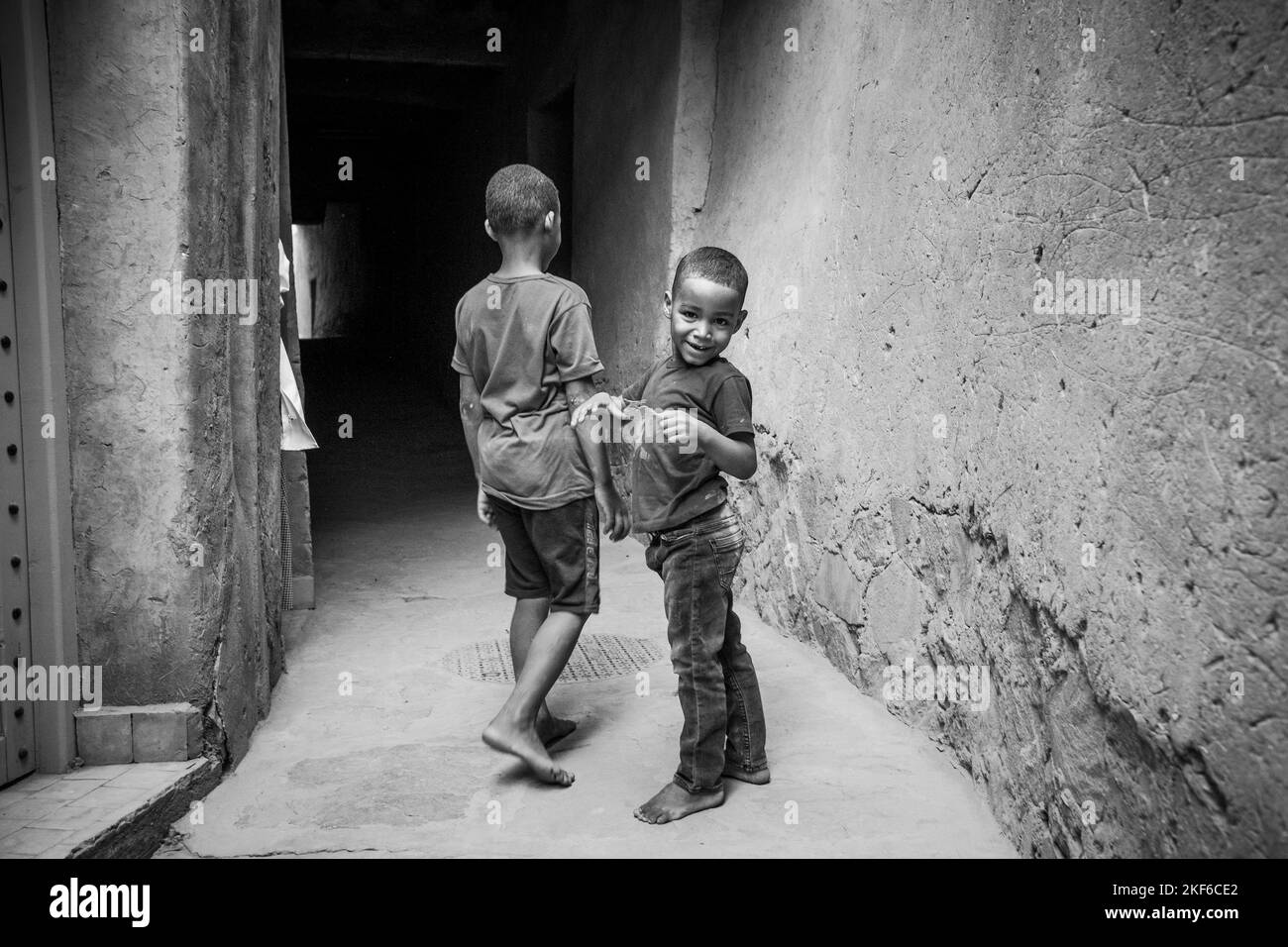 Maroc, Zagora, vieux ksar, enfants Banque D'Images