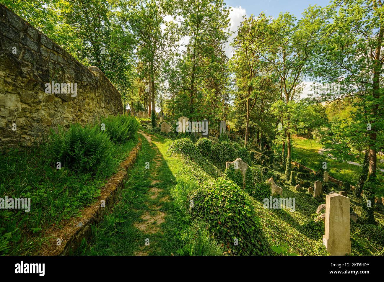 Le cimetière juif Trebic est un monument culturel national situé à Trebic-na Podklasteri. Il bénéficie du patrimoine mondial de l'UNESCO dans le complexe de Saint-Laurent Banque D'Images