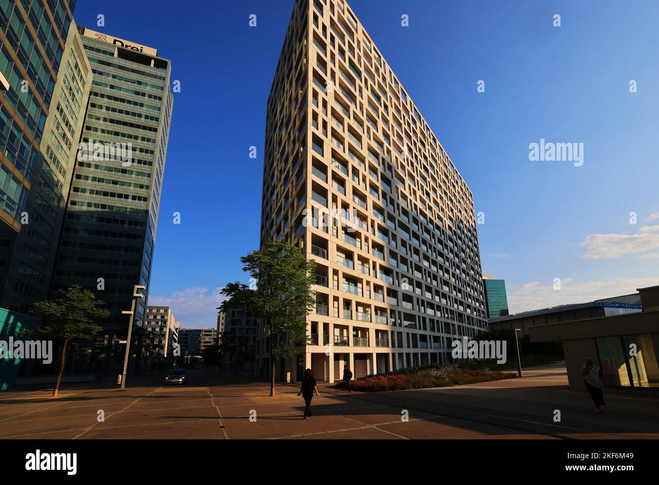Donau City, Wien, Wien Architektur, Modern, Wien, moderne Architektur, in der Donaustadt mit Fenster und Spiegelung und Wand Banque D'Images