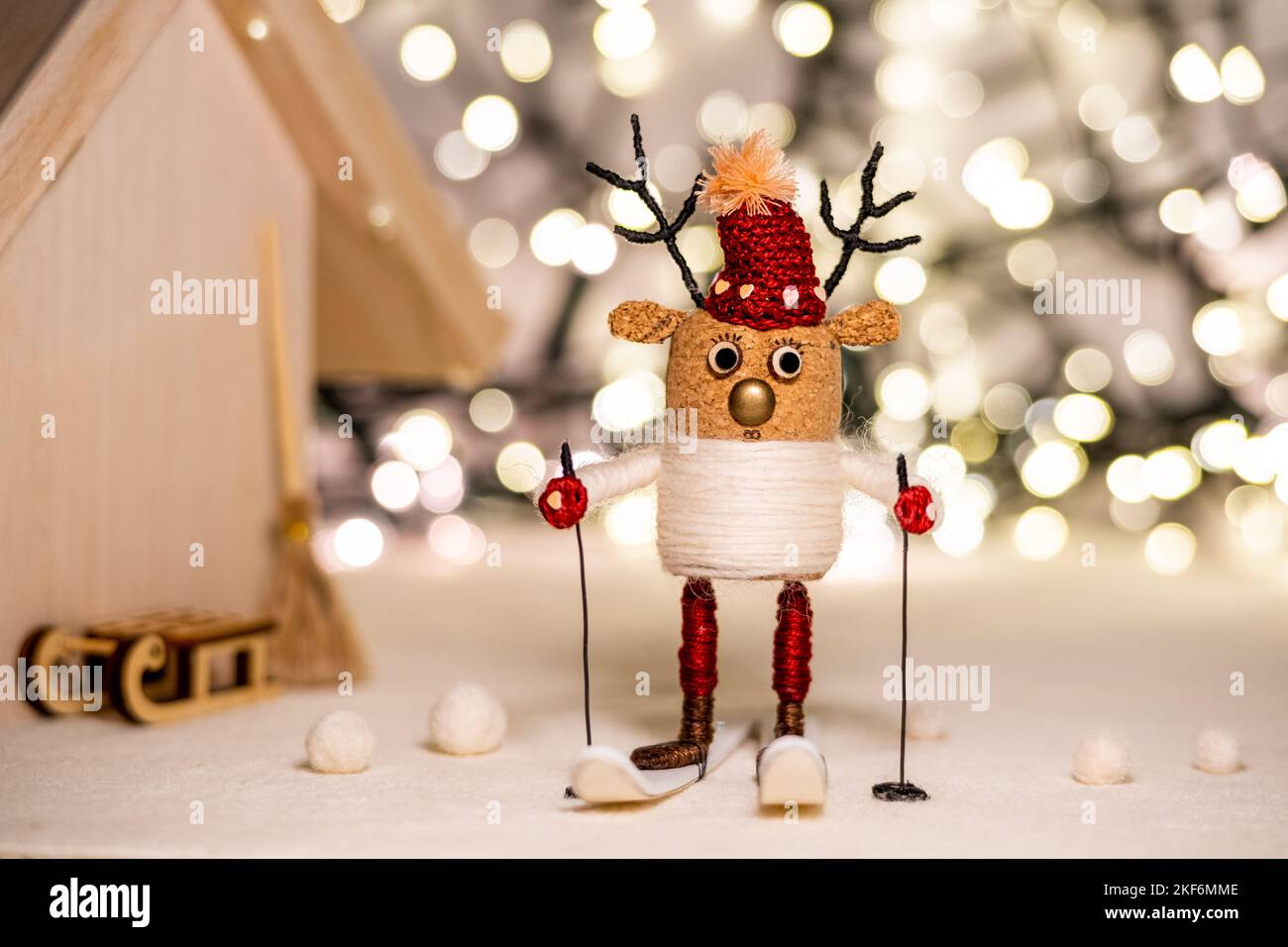 Creative Christmas concept Creative Winter concept festif Corks Cork Deers concept Cork Deer Figure concept Cosy Christmas Lights Banque D'Images