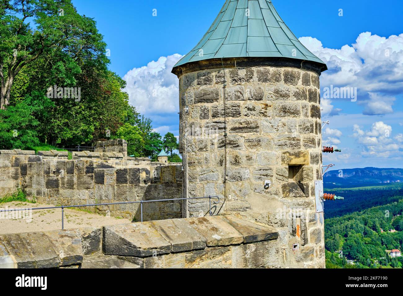 Tour de guet et murs de fortification, Forteresse de Königstein, Königstein, Suisse saxonne, Saxe, Allemagne. Banque D'Images