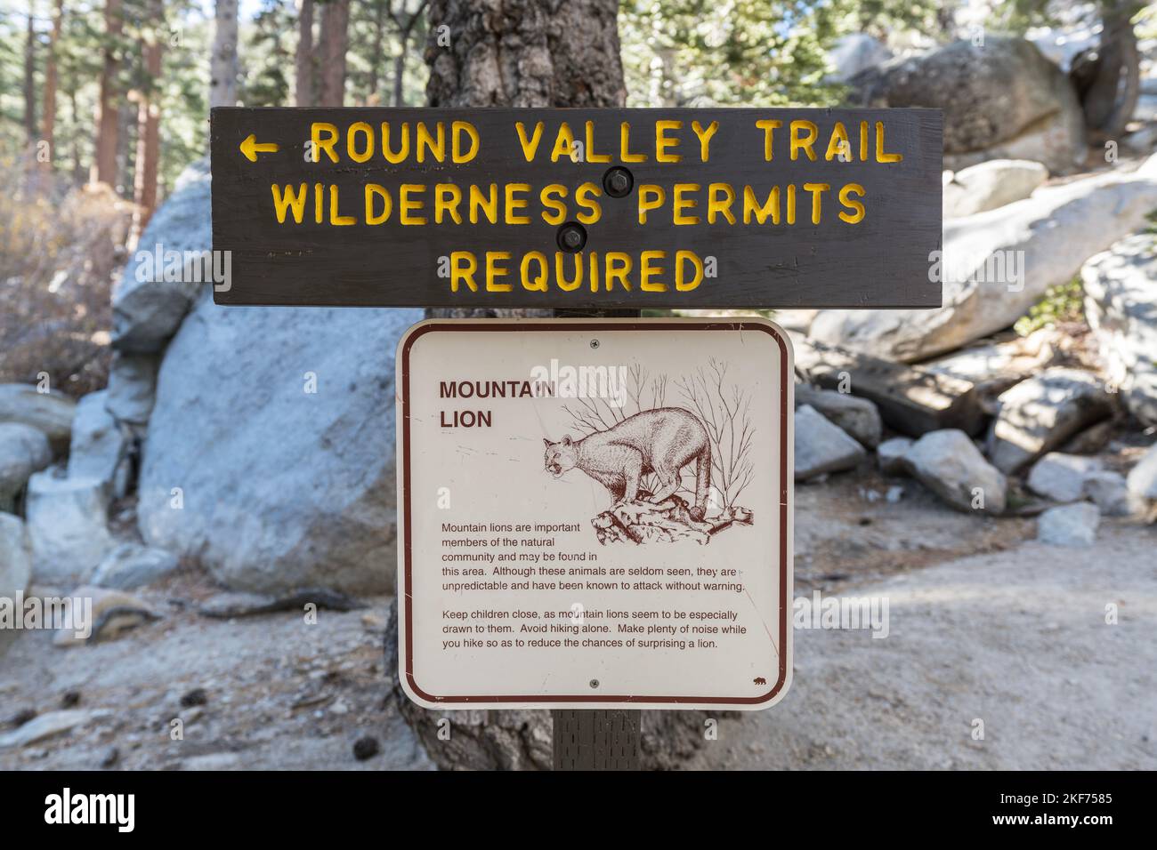 Parc national de San Jacinto, Californie, États-Unis - 5 novembre 2022 : lion de montagne et permis de nature sauvage requis des panneaux d'avertissement près du T d'antenne de Palm Springs Banque D'Images