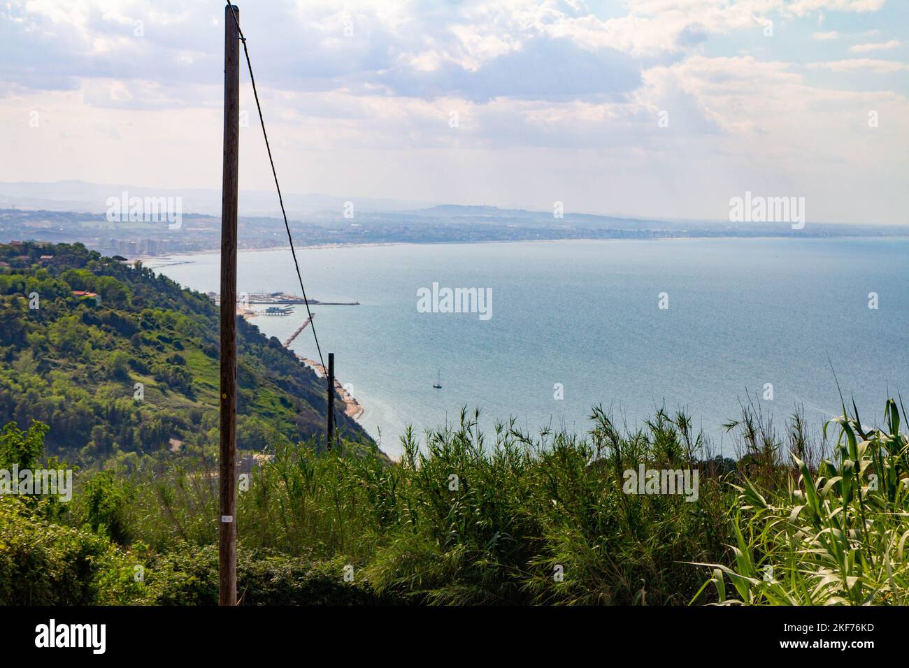 La côte de Riccione loin montagnes vue, Italie. Photo de haute qualité Banque D'Images