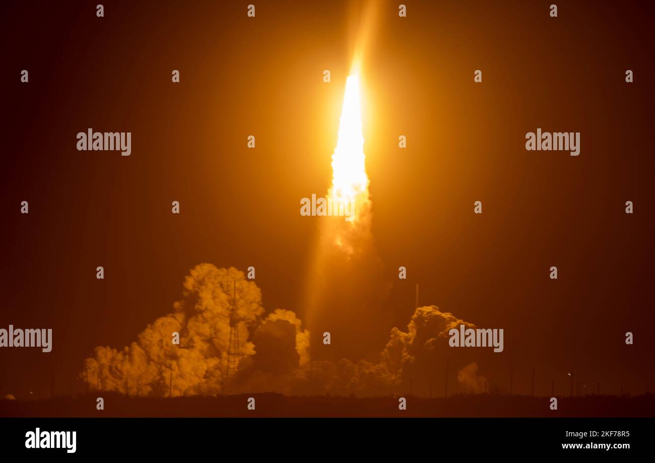 Cape Canaveral, Floride, États-Unis. 16th novembre 2022. La fusée Artemis 1 est lancée le mercredi 16 novembre 2022 au Kennedy Space Center de Cape Canaveral, en Floride. (Credit image: © Dominic Gwinn/ZUMA Press Wire) Banque D'Images