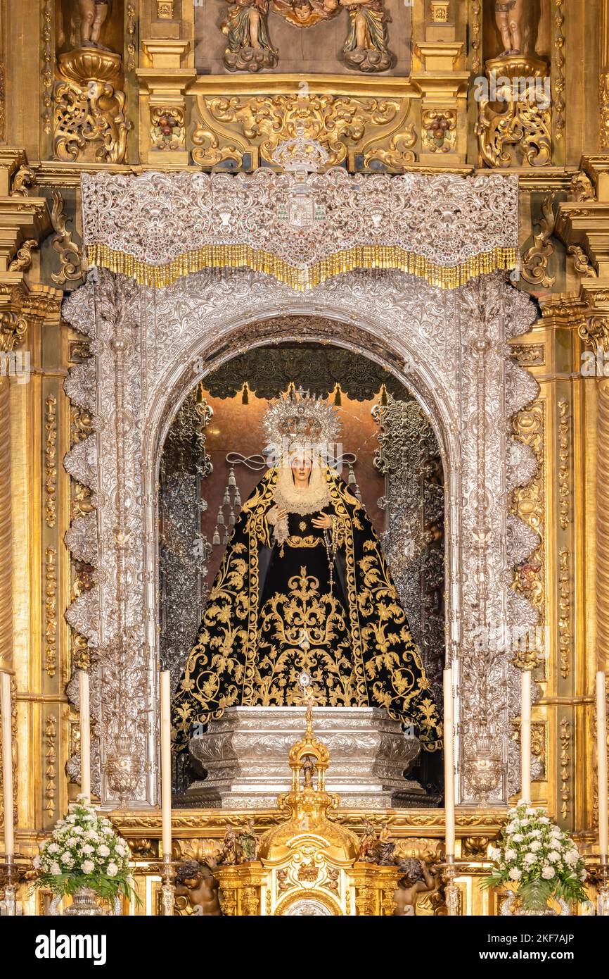 La Vierge de Macarena dans l'autel principal de l'église de la Macarena, à Séville, andalousie, espagne Banque D'Images