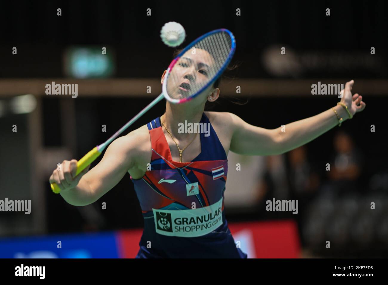 Sydney, Australie. 16th novembre 2022. Pornpawee Chochuwong de Thaïlande vu en action pendant le groupe SATHIO 2022 Australian Badminton Open femmes single round of 32 match contre Selvaduray Kisona de Malaisie. Pornpawee remporte le match 21-12, 21-10. Crédit : SOPA Images Limited/Alamy Live News Banque D'Images