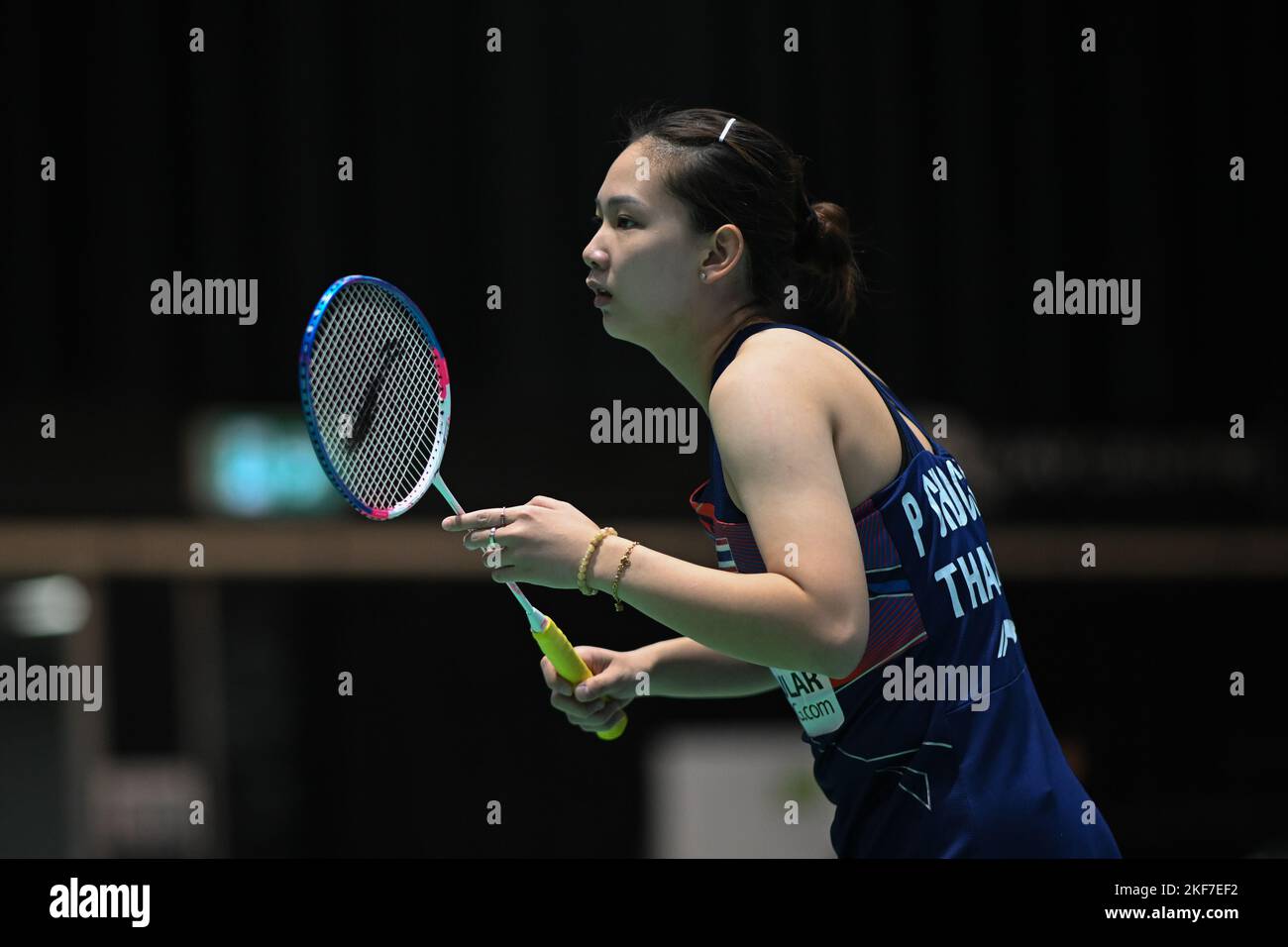 Sydney, Australie. 16th novembre 2022. Pornpawee Chochuwong de Thaïlande vu en action pendant le groupe SATHIO 2022 Australian Badminton Open femmes single round of 32 match contre Selvaduray Kisona de Malaisie. Pornpawee remporte le match 21-12, 21-10. Crédit : SOPA Images Limited/Alamy Live News Banque D'Images