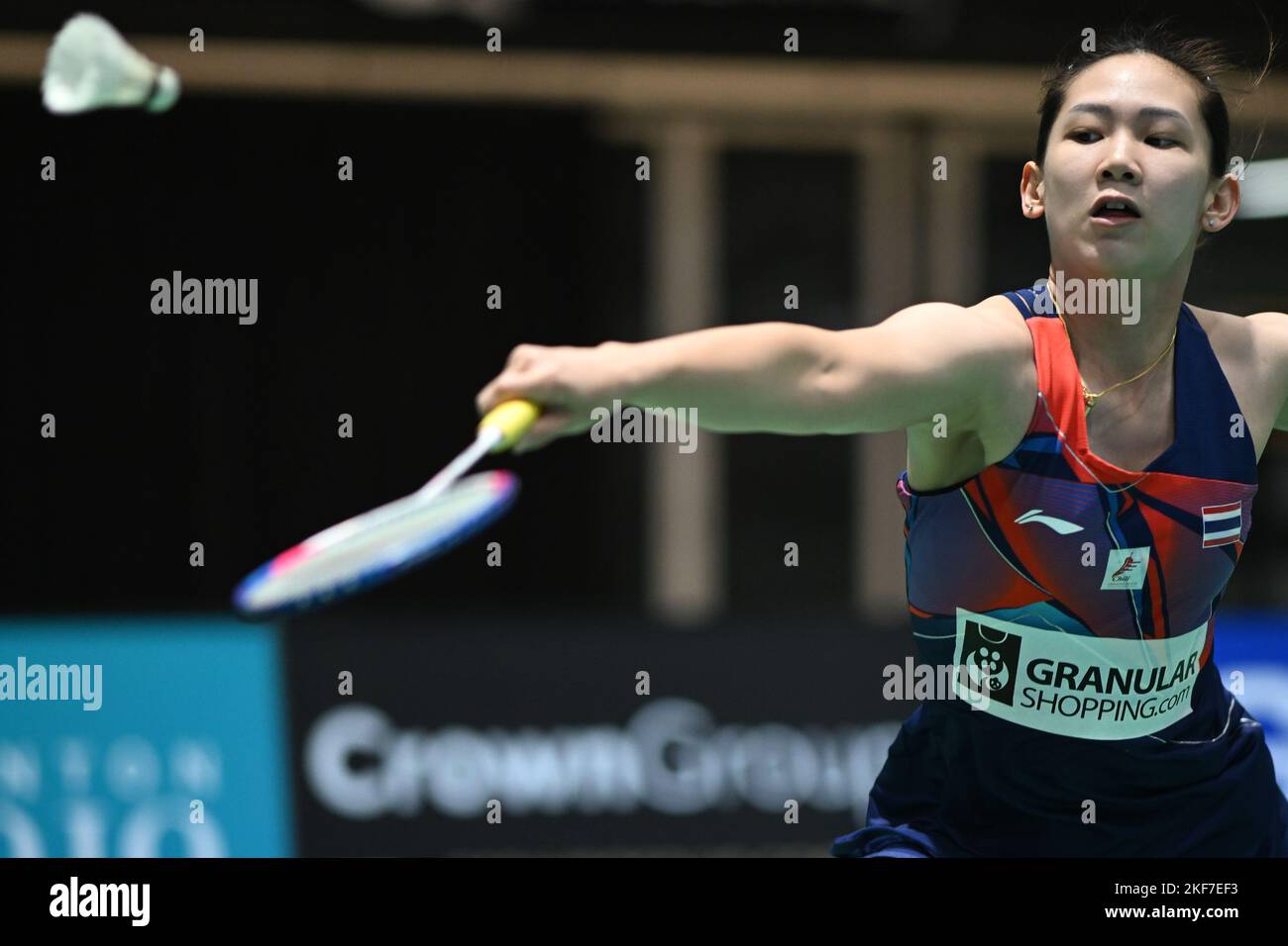 Sydney, Australie. 16th novembre 2022. Pornpawee Chochuwong de Thaïlande vu en action pendant le groupe SATHIO 2022 Australian Badminton Open femmes single round of 32 match contre Selvaduray Kisona de Malaisie. Pornpawee remporte le match 21-12, 21-10. Crédit : SOPA Images Limited/Alamy Live News Banque D'Images