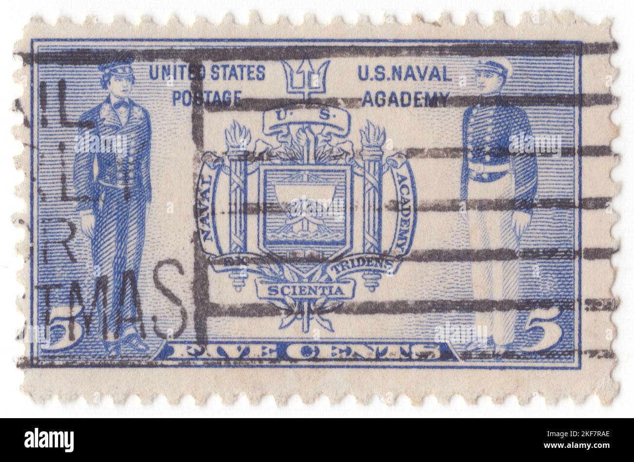 États-Unis - 1936 : timbre-poste ultra-marin de 5 cents représentant le sceau de l'Académie navale des États-Unis et des midshipmen de la marine. Question de la marine. Publié en l'honneur de la marine des États-Unis. La United States Naval Academy (US Naval Academy, USNA, ou Navy) est une académie de service fédéral à Annapolis, Maryland. Il a été créé le 10 octobre 1845 pendant le mandat de George Bancroft comme secrétaire de la Marine. La Naval Academy est la deuxième plus ancienne des cinq académies de service des États-Unis et elle forme les sages-navires pour le service dans le corps d'officiers de la Marine des États-Unis et le corps des Marines des États-Unis Banque D'Images