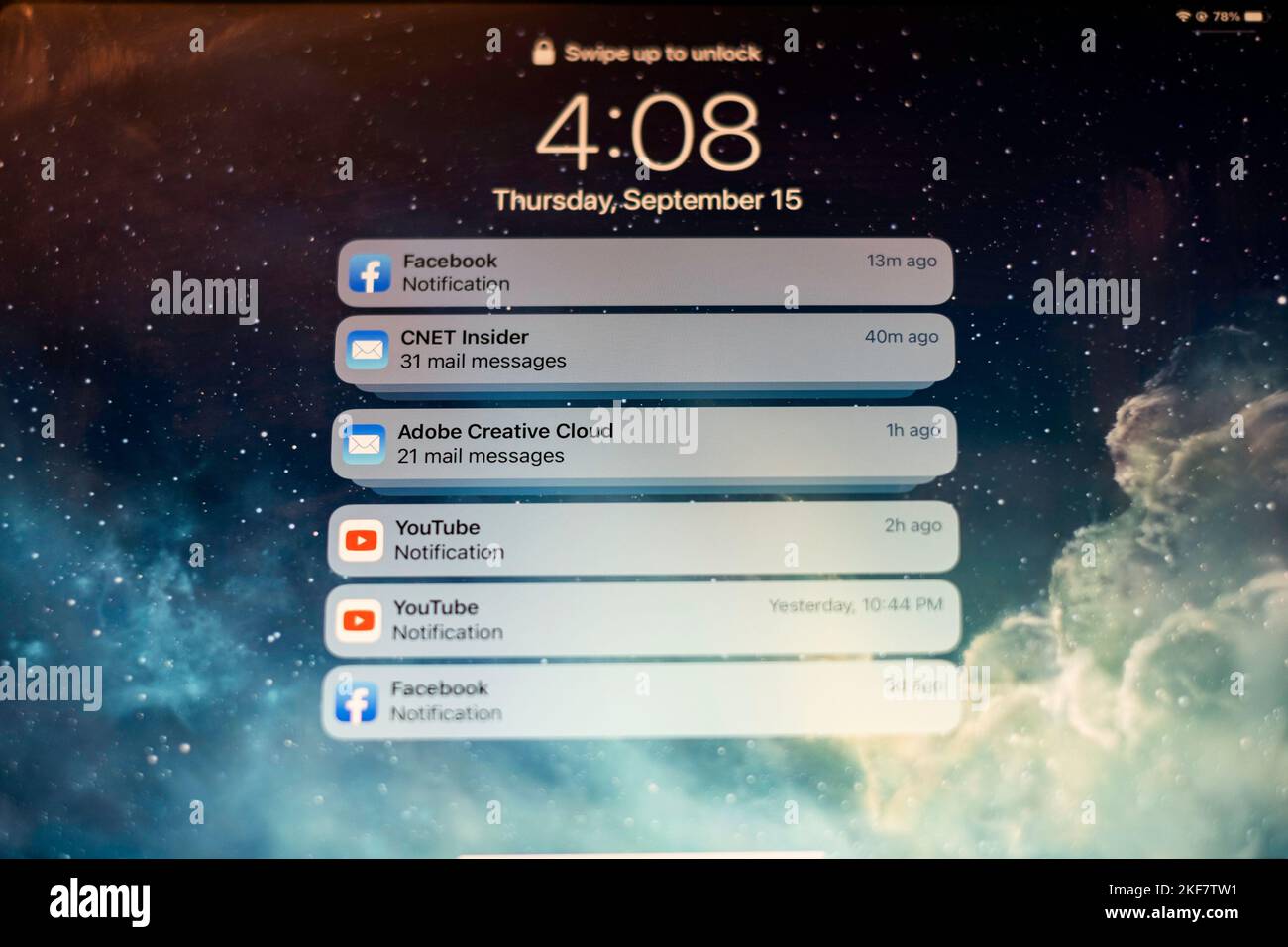 Écran de l'iPad Pro affichant les notifications. ÉTATS-UNIS Banque D'Images