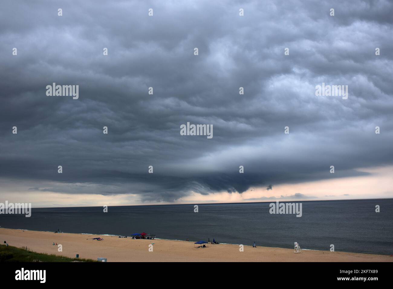 Nuages de tempête sombre sur l'océan Atlantique Banque D'Images